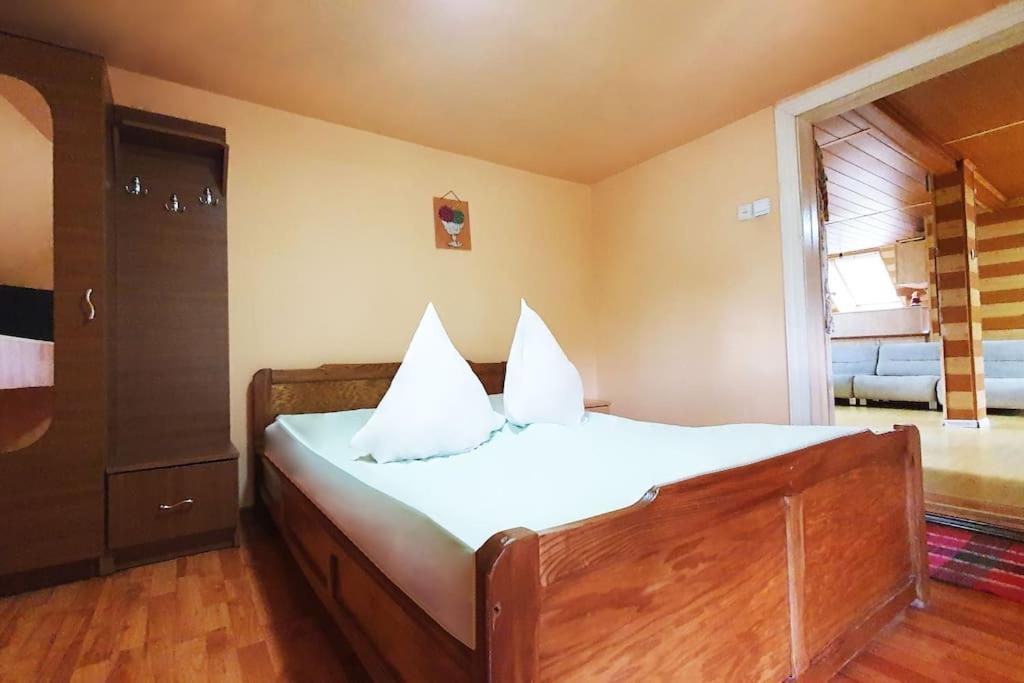Hotel Casa Petruta Dambovicioara Podu Dimbovitei Exteriér fotografie